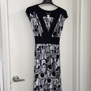 Dress- sleeveless